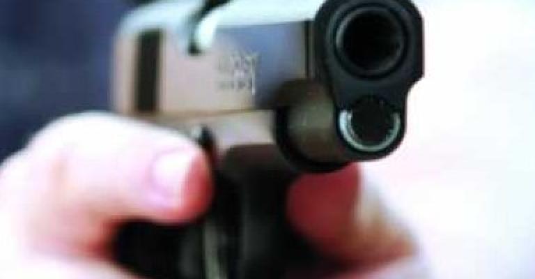 المفرق: إصابة شخص بتبادل نار مع الأمن