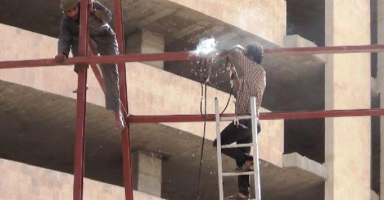 العمال يحتفلون بيومهم: بغياب السلامة المهنية