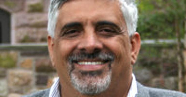 كتاب يحتفل بعيد ميلاده كتاب يحتفل بعيد ميلاده