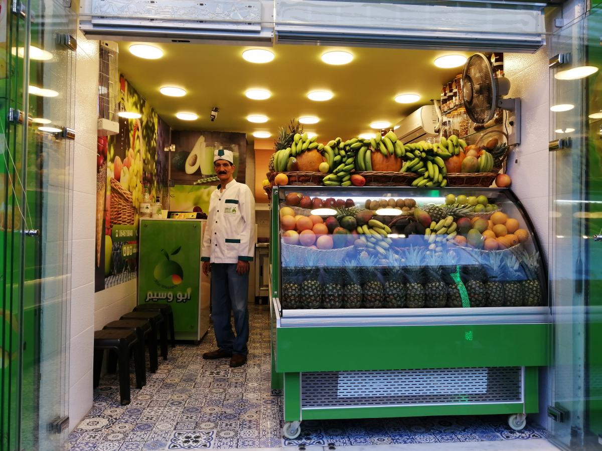 لاجئ سوري ينقل مهنته المتوارثة في بيع العصائر من دمشق إلى عمان