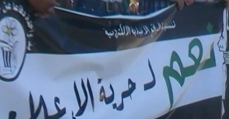 صحفيون امام الديوان الملكي