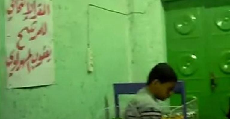 فيديو : بقالة مقر انتخابي ومرشح يخفي ترشحه عن مديره فيديو : بقالة مقر انتخابي ومرشح يخفي ترشحه عن مديره