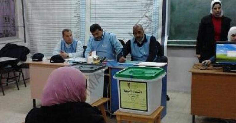 نتائج أولية للانتخابات النيابية.. والنهائية ظهر الخميس نتائج أولية للانتخابات النيابية.. والنهائية ظهر الخميس