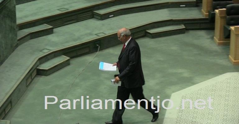 فيديو: النواب يستفتي المحكمة الدستورية حول "التقاعد" ويحيل "الجوازات" للجنة القانونية فيديو: النواب يستفتي المحكمة الدستورية حول "التقاعد" ويحيل "الجوازات" للجنة القانونية