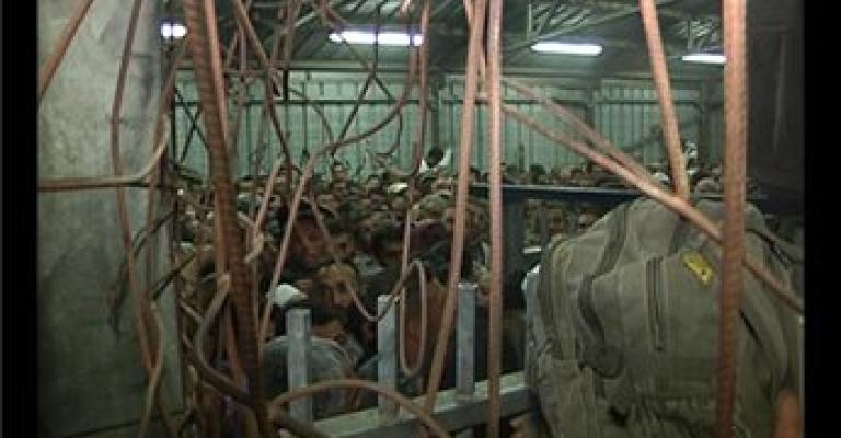 العمال الفلسطينيون.. رحلة شقاء واذلال على معبر ترقوميا