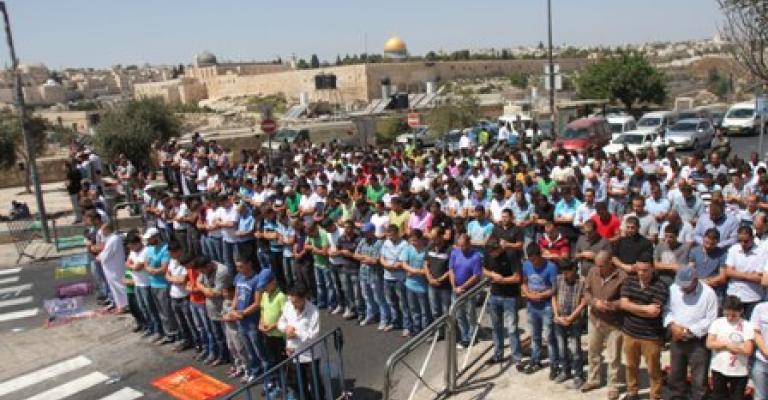 إغلاق أبواب الأقصى في وجه من دون الـ50