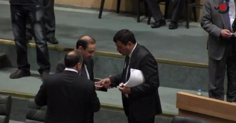 النائب الشوابكة "يحلي" المجلس النائب الشوابكة "يحلي" المجلس