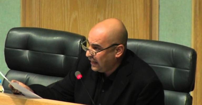 خوري احتجاجاً على قانون "الطوائف": أنا مسلم - فيديو