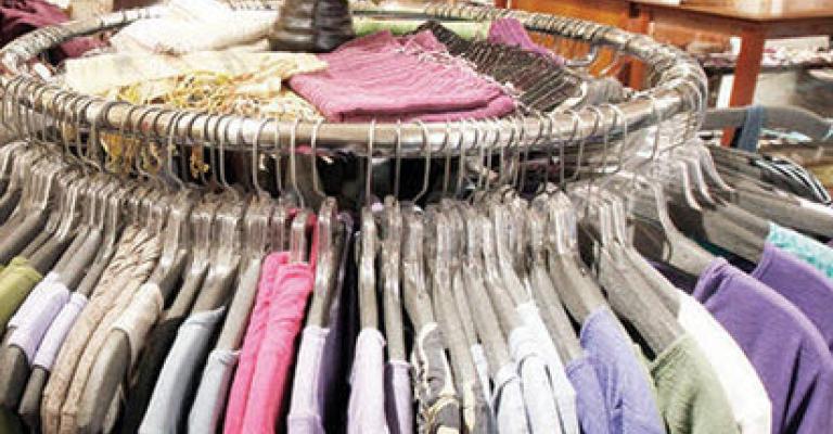 مطالبة بتخفيض ضريبة المبيعات للنصف في قطاع الألبسة والأحذية مطالبة بتخفيض ضريبة المبيعات للنصف في قطاع الألبسة والأحذية