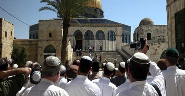 متطرفون يقتحمون المسجد الاقصى