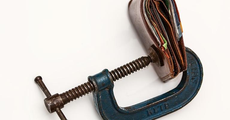 الديْـن العام.. "كرة ثلج" أطاحت بالقانون الديْـن العام.. "كرة ثلج" أطاحت بالقانون