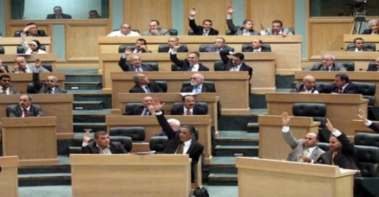 النواب هذا الأسبوع: تلويح بالاستقالة وإقرار ضريبة الدخل