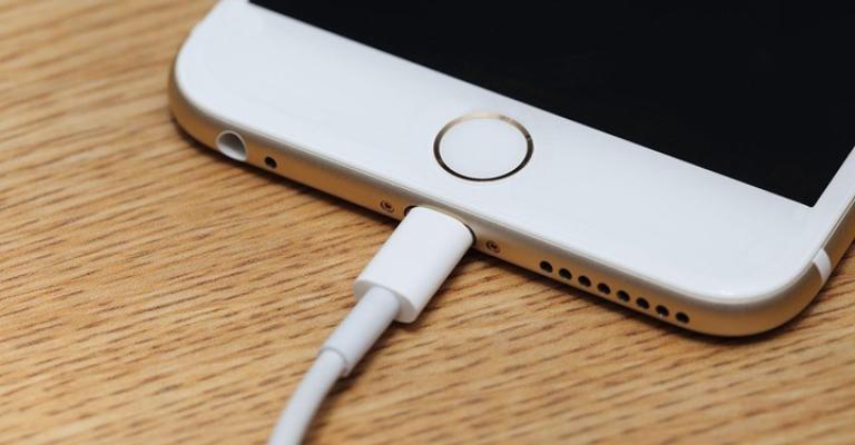 تعرف على مواصفات بطاريات أحدث الهواتف الذكية تعرف على مواصفات بطاريات أحدث الهواتف الذكية