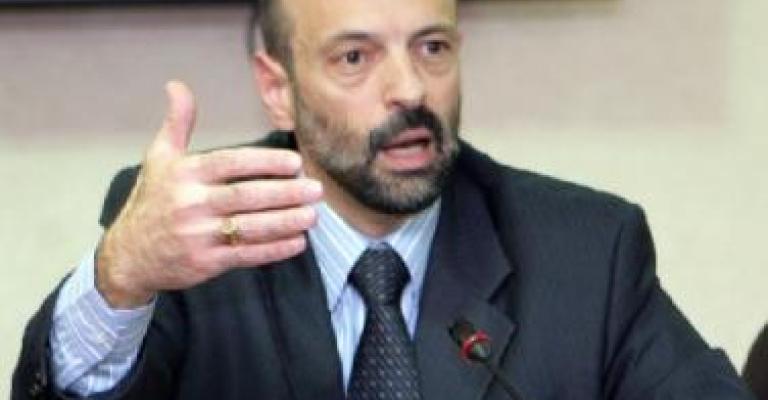 Al-Razzaz: Employment is remedy for economy crisis Al-Razzaz: Employment is remedy for economy crisis