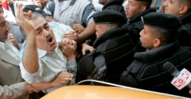 (فيديو ) حزبيون يدعون لكسر قانون الاجتماعات العامة (فيديو ) حزبيون يدعون لكسر قانون الاجتماعات العامة