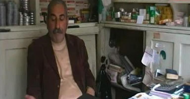 لقاء مصور مع اقدم بائع سلاح في عمان (فيديو) لقاء مصور مع اقدم بائع سلاح في عمان (فيديو)