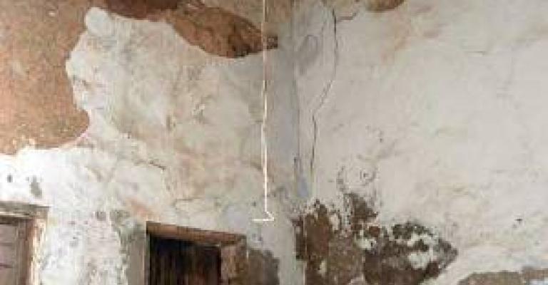 سكان منطقة المهاجرين يتهددهم خطر انهيار المنازل( فيديو) سكان منطقة المهاجرين يتهددهم خطر انهيار المنازل( فيديو)