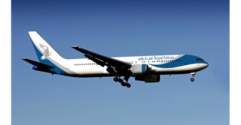 طائرة بوينغ اردنية تهبط اضطرارياً في وارسو طائرة بوينغ اردنية تهبط اضطرارياً في وارسو