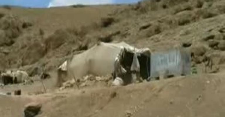 عائلة خلف..لا تملك سوى الخيمة التي تؤويها (فيديو