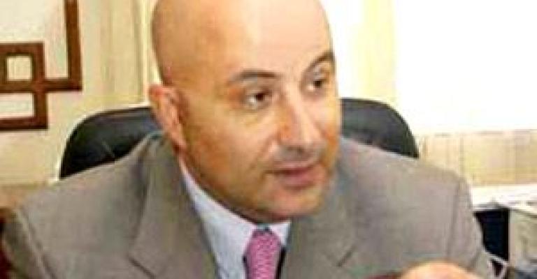 وزير الصناعة ينفي ايقاف الخياط عن العمل وزير الصناعة ينفي ايقاف الخياط عن العمل