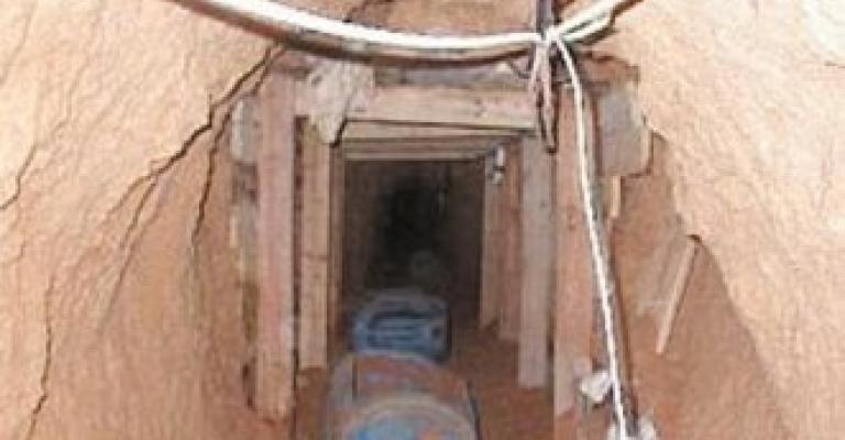 محامون يقدمون بلاغا لاستخدام مصر الغاز السام بأنفاق غزة محامون يقدمون بلاغا لاستخدام مصر الغاز السام بأنفاق غزة