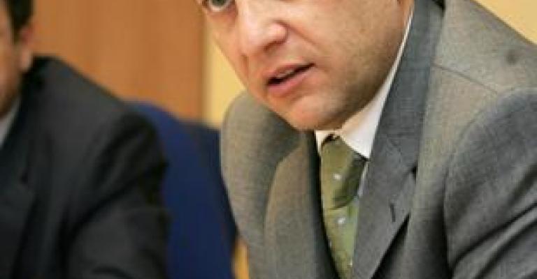 الإيراني: إنتاج 20 - 36 ألف برميل نفط يوميا خلال 7 سنوات الإيراني: إنتاج 20 - 36 ألف برميل نفط يوميا خلال 7 سنوات