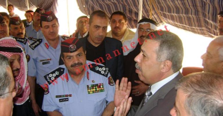 وفد من كبار ضباط الأمن يزور بيت عزاء النعيمات..(صور)