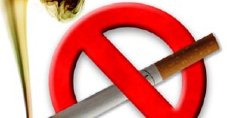 التدخين في الأماكن العامة ممنوع تحت طائلة المسؤولية