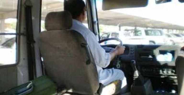 سكان منطقة المشرفة بدون مواصلات منذ عشر سنوات (فيديو)