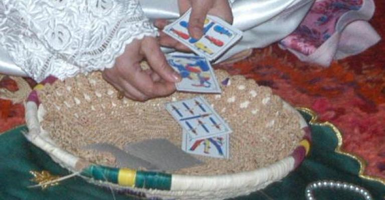 عمان نت تسبر غور عالم المشعوذين..فتاة تسقي زوجها من بولها عمان نت تسبر غور عالم المشعوذين..فتاة تسقي زوجها من بولها