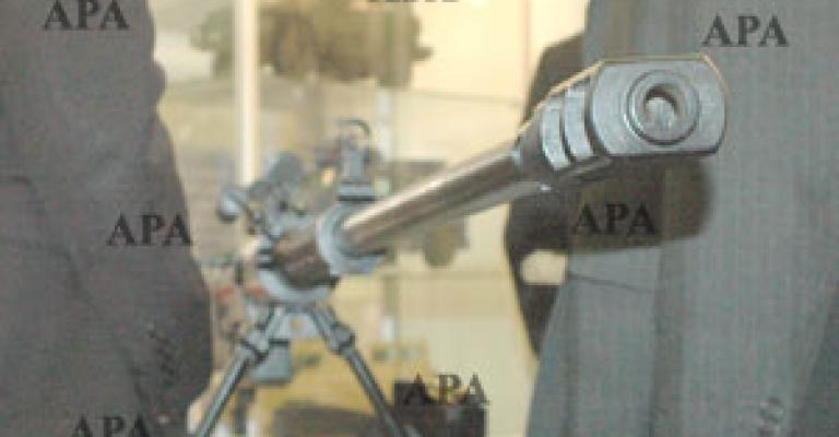 بندقية قنص هدية أذرية للملك بندقية قنص هدية أذرية للملك