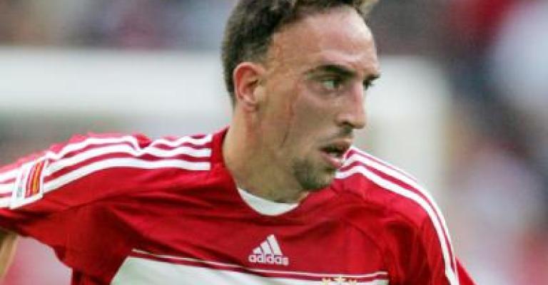 Bayern Munich's Ribery signs contract extension until 2015 Bayern Munich's Ribery signs contract extension until 2015
