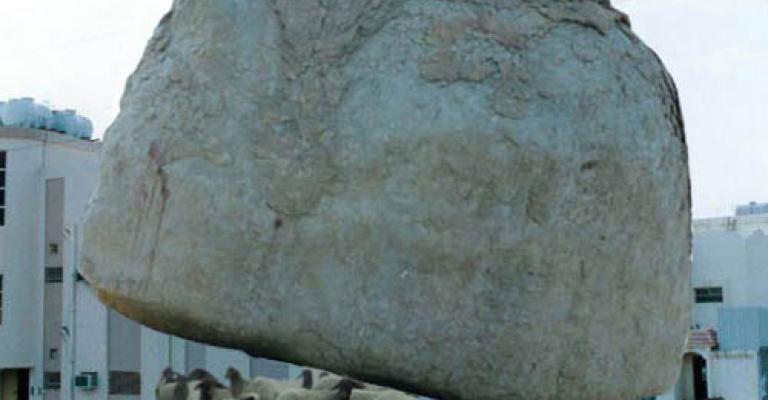 إخلاء 5 منازل تهددها صخرة ايلة للسقوط إخلاء 5 منازل تهددها صخرة ايلة للسقوط