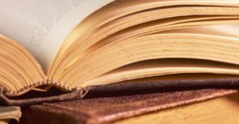 "تماثيل كريستالية" للإعلامية سلامة "تماثيل كريستالية" للإعلامية سلامة