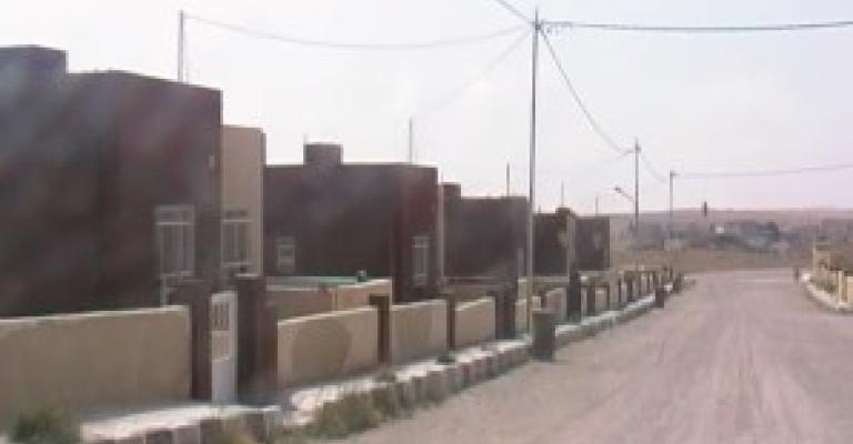 الديوان الملكي يقوم بزيارة اسكانات الأسر العفيفة بعد تقرير لعمان نت (فيديو)