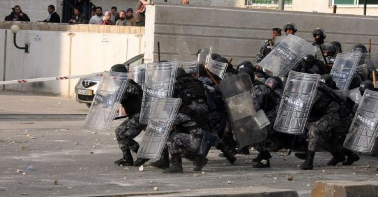  الدرك يصد ناشطين حاولوا الوصول للسفارة الاسرائيلية