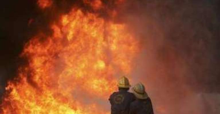 إخماد حريق بمصنع للخشب بمنطقة ذهيبة