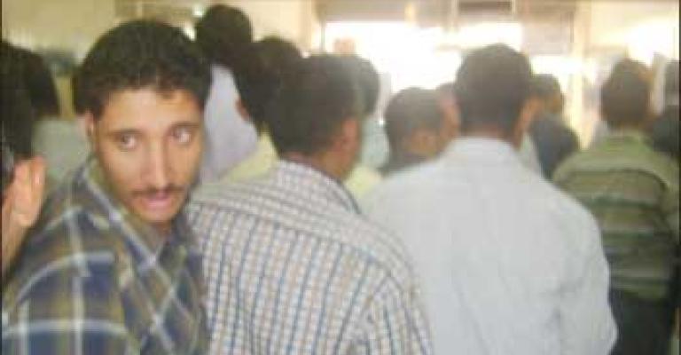 فوضى وازدحام في مديريات العمل (فيديو)