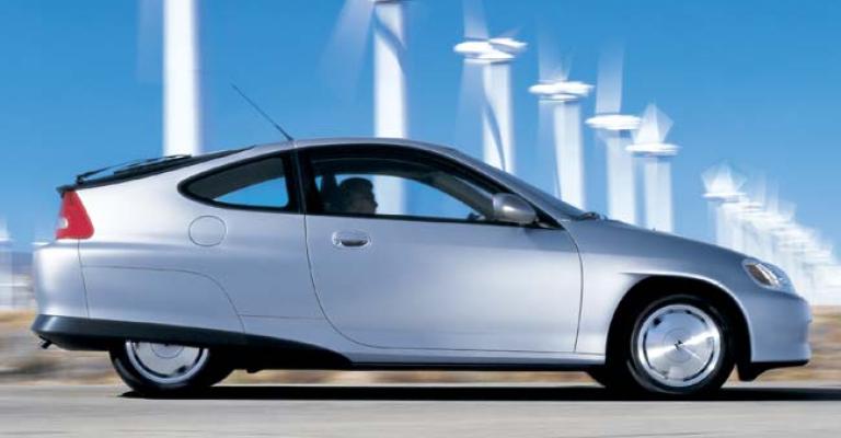 مطالبات باستبدال وسائل النقل العام بسيارات هجينة ..(فيديو)