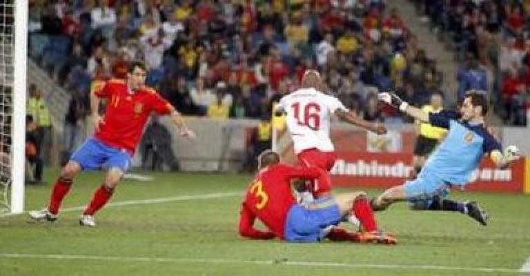 Switzerland stun Spain 1-0 in first World Cup surprises 