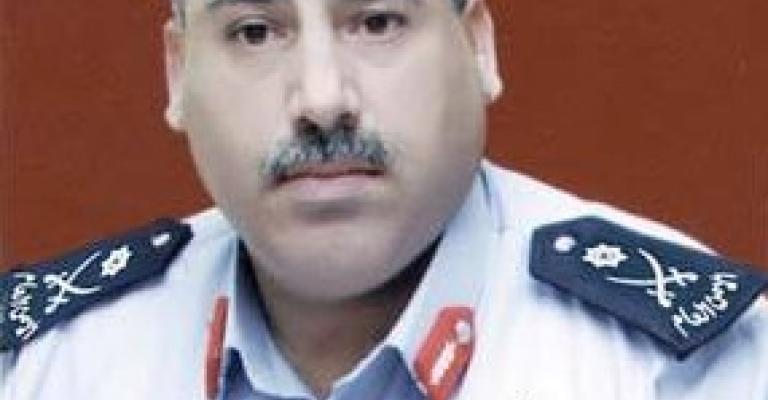 مدير الامن الحالي يكرم السابق مدير الامن الحالي يكرم السابق