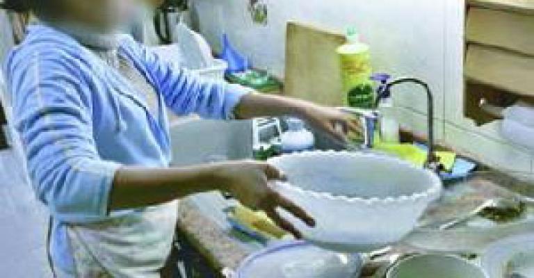 وزارة العمل تستقبل الشكاوى بسبع لغات..فيديو