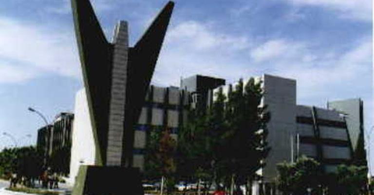 طالب من اليرموك يحصد جائزة المسابقة السكانية طالب من اليرموك يحصد جائزة المسابقة السكانية