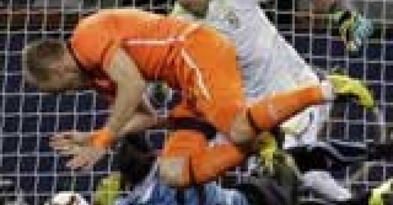 Holland stun Uruguay 3-2 to reach 2010 World Cup final