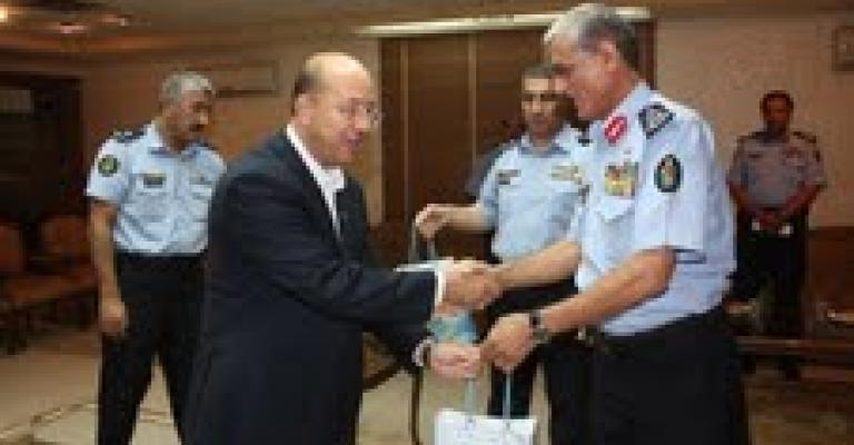 اللواء الرقاد يكرم ضباطا متقاعدين اللواء الرقاد يكرم ضباطا متقاعدين