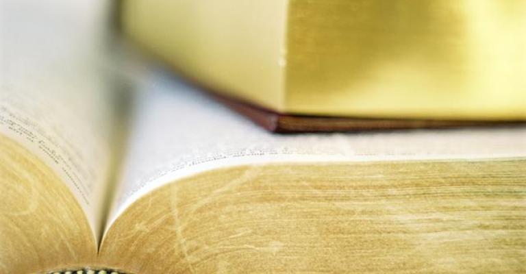 امسية قصصية للكاتبين احمد القزلي ومنيرة صالح امسية قصصية للكاتبين احمد القزلي ومنيرة صالح