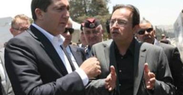 وضع حجر الأساس لمشروع حافلات التردد السريع وضع حجر الأساس لمشروع حافلات التردد السريع