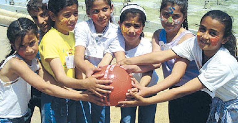 "الرياضة وحياتنا 2012" تستهدف مناطق الفقر في برامج تدريبية "الرياضة وحياتنا 2012" تستهدف مناطق الفقر في برامج تدريبية