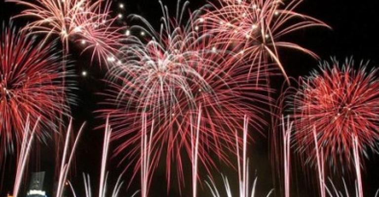 إصابة شاب بحروق خطرة جراء الألعاب النارية