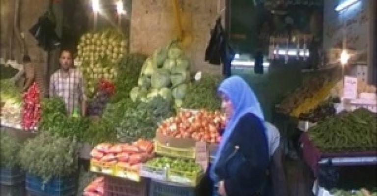 مواطنون : الخضار والفواكه والمواد الغذائية بارتفاع (فيديو)